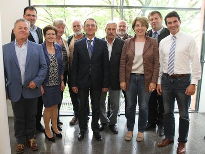 Mit unserem Arbeitskreis Landwirtschaft hatten wir ein Treffen mit Vertretern der Bayerischen Imkervereinigungen. Bei dem regen Erfahrungsaustausch ging es um Themen wie Varroaf�rderung, Bl�hstreifen, Imkerpr�fung oder Berufsgenossenschaft.