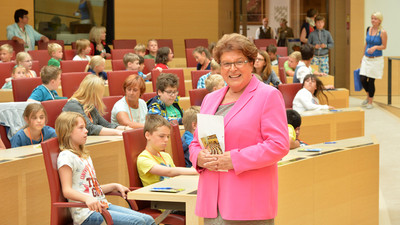 Freute sich �ber den gelungenen Entdeckertag f�r Kinder im Landtag: Landtagspr�sidentin Barbara Stamm | Foto: Rolf Poss