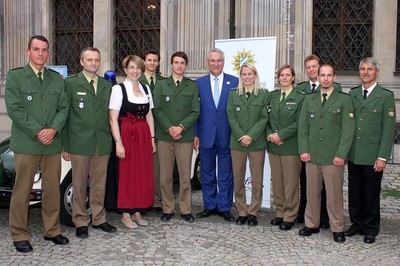 Innenminister Joachim Herrmann hatte zum Helfer des G7-Gipfels eingeladen. Auch die Polizisten der Bereitschaftspolizei Eichst�tt, die beim G7 - Gipfel in beispielhafter Weise f�r die Ver- und Entsorgung zust�ndig waren, sind der Einladung gerne gefolgt.