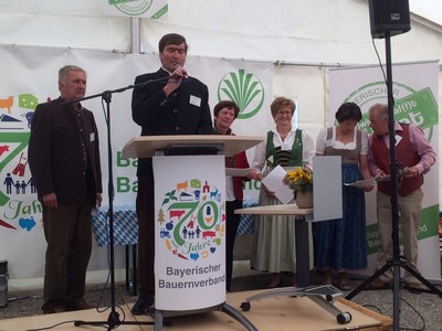 70 Jahrfeier des Bayerischen Bauernverbandes 
Was zu diesem Berufsstand alles geh�rt, zeigt das gelungene Jubil�umsplakat.
