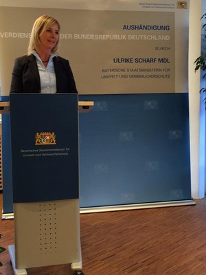 Umweltministerin Ulrike Scharf hielt die Laudatio f�r Johann Bauch.