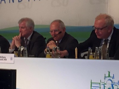 Bundesfinanzminister Dr. Wolfgang Sch�uble zusammen mit Ministerpr�sident Horst Seehofer und CSU-Fraktionsvorsitzender