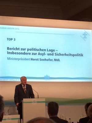 Ministerpr�sident Horst Seehofer bei seinem Bericht zur politischen Lage