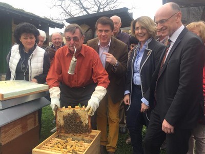 Ich habe mich sehr �ber die Einladung meines Kollegen Steffen Vogel gefreut und bin gerne in meiner Funktion als Bienenpolitische Sprecherin zum 90-j�hrigen Jubil�um der  Firma Bienen-Ruck nach W�lfershausen gekommen.
