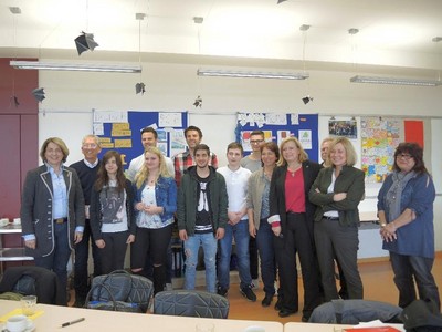 Die Kinderkommission des Landtags besuchte die Ritter-von-Spix Mittelschule in H�chst�dt
 
