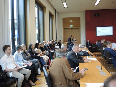 Tanja Schorer-Dremel hatte die Kindernobelpreistr�gerin Indira Ranamaga w�hrend einer Delegationsreise zum Erbebengebiet in Nepal kennengelernt. Nun erfolgte der Gegenbesuch im Bayerischen Landtag.