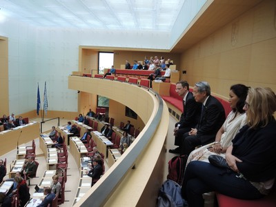 Auch eine Sitzung verfolgte Indira Ranamaga aufmerksam.