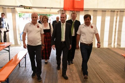 Einmarsch ins Festzelt