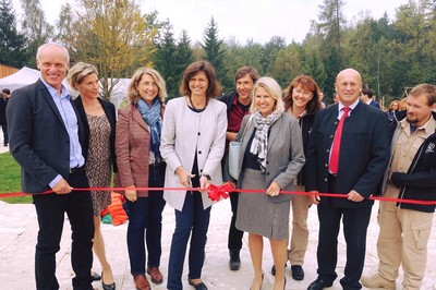 Ministerin Ilse Aigner bei der offiziellen Er�ffnung im Dinosaurier-Freiluftmuseum Altm�hltal - ein neuer touristischer H�hepunkt im Naturpark Altm�hltal!