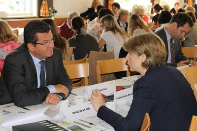 Franz Josef Pschierer im Gespr�ch mit Tanja Schorer-Dremel