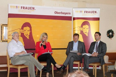 Podiumsdiskussion zur Energiewende mit Energie-Experten Prof. Seiler, Bezirksvorsitzender Ulrike Scharf, AKE-Vorsitzenden Martin Ehrenhuber und Bundestagsabgeordneten Andi Lenz, Mitglied im Wirtschaftsausschuss des Bundestags 
