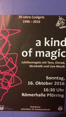 A Kind of Magic - Zauberhafter Auftritt der Coolgirls und Cooldancers in Pf�rring 
�ber drei Stunden magische Auftritte, zauberhafte Akrobatik, grandiose Musik, wunderbare Kost�me und Schauspieler von ganz klein bis gro�!
Aus der Idee, Kinderturnen anzubieten wurde in 20 Jahren eine tolle Truppe mit �ber 100 Sportlern in alle Altersgruppen.