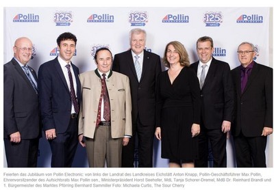 Feierten das Jubil�um von Pollin Electronic: von links der Landrat des Landkreises Eichst�tt Anton Knapp, Pollin-Gesch�ftsf�hrer Max Pollin, Ehrenvorsitzender des Aufsichtsrats Max Pollin sen., Ministerpr�sident Horst Seehofer, MdL Tanja Schorer-Dremel, MdB Dr. Reinhard Brandl und 1. B�rgermeister des Marktes Pf�rring Bernhard Sammiller Foto: Michaela Curtis, The Sour Cherry