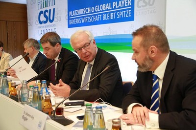 BayernLB-Chef Dr. Johannes-J�rg Riegler und Bayerns Finanzminister Markus S�der sprachen �ber stabile Finanzen im Freistaat.