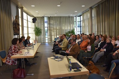 Der Vortragssaal war bis auf den letzten Platz gef�llt.