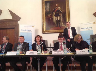 Wirtschaftsministerin Ilse Aigner lud verschiedene Gruppen zum Energiedialog ein