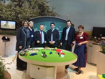 Tanja Schorer-Dremel am Stand des Bayerischen Landwirtschaftsministeriums