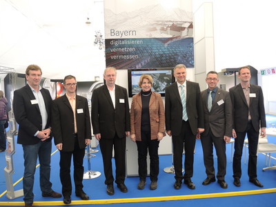 Zusammen mit Vertretern des Amts f�r Digitalisierung, Breitband und Vermessung Ingolstadt