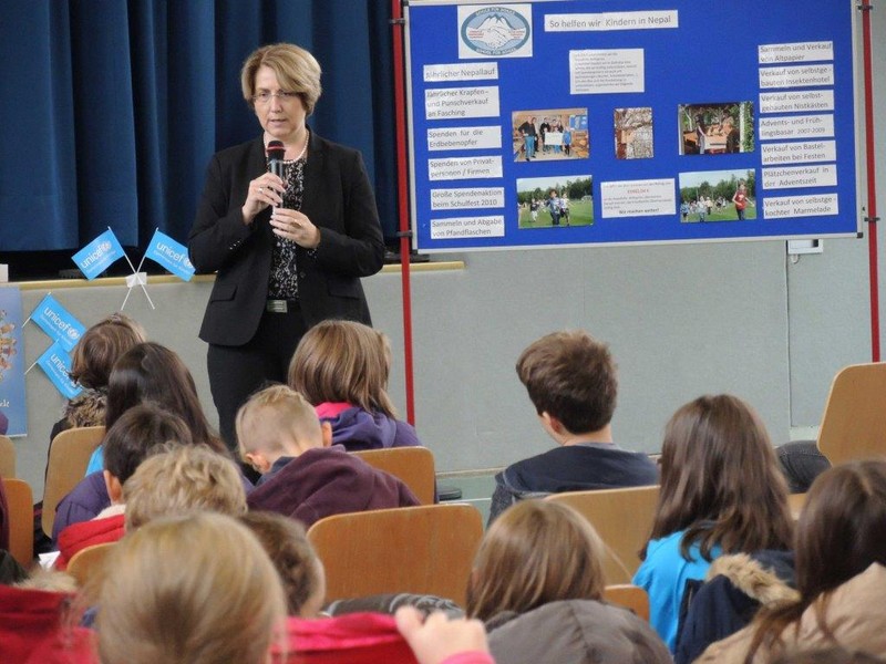 Vorsitzende der Kinderkommission des Bayerischen Landtags, Tanja Schorer-Dremel, beim UNICEF Aktionstag Vorsitzende der Kinderkommission des Bayerischen Landtags, Tanja Schorer-Dremel, beim UNICEF Aktionstag