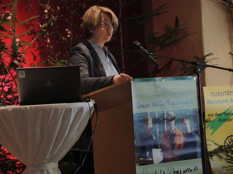 Tanja Schorer-Dremel bei der Jahreshauptversammlung der Waldbesitzervereinigung Altmannstein