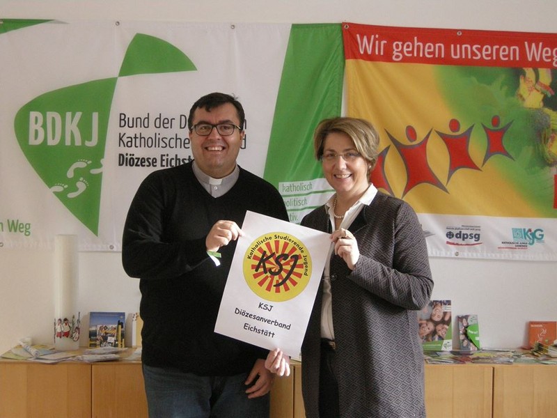 Tanja Schorer-Dremel mit Christoph Witczak (BDKJ Diözesanpräses) Tanja Schorer-Dremel mit Christoph Witczak (BDKJ Diözesanpräses)