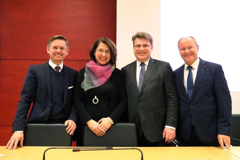 Die neuen stellvertretenden Vorsitzenden der CSU-Landtagsfraktion (v.l.): Tobias Rei, Tanja Schorer-Dremel, Prof. Dr. Winfried Bausback und Alexander Knig